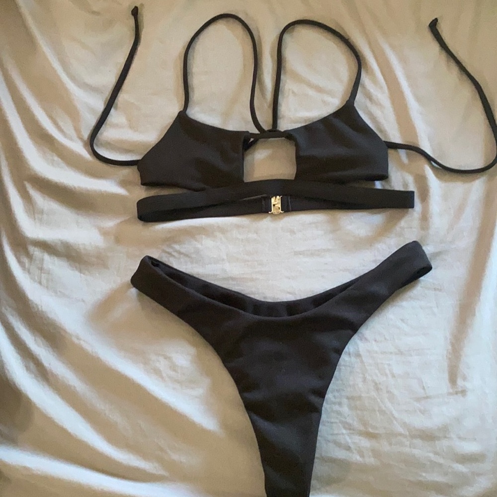 Black bikini